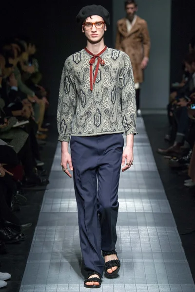 Look 28